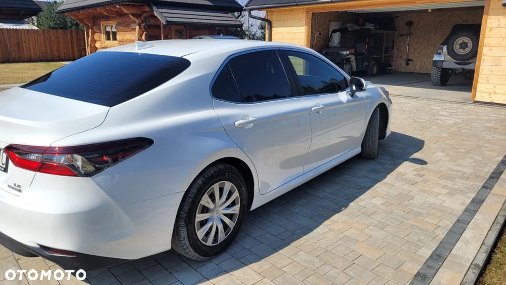 Toyota Camry - 4