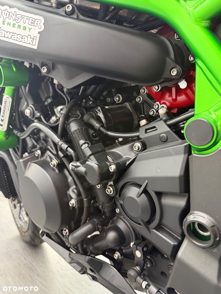 Kawasaki H2 - 11