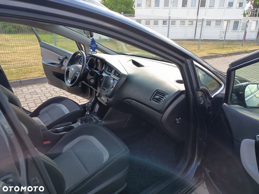 Kia Ceed - 16