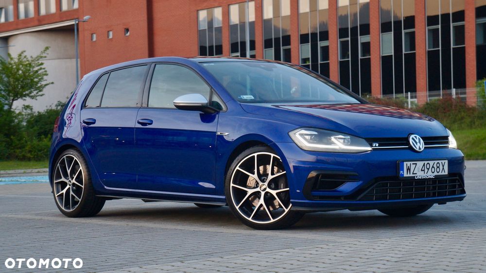 Volkswagen Golf - 1