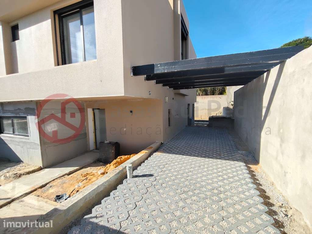 Moradia Geminada T3+1 com Piscina e Jardim - Grande imagem: 2/50