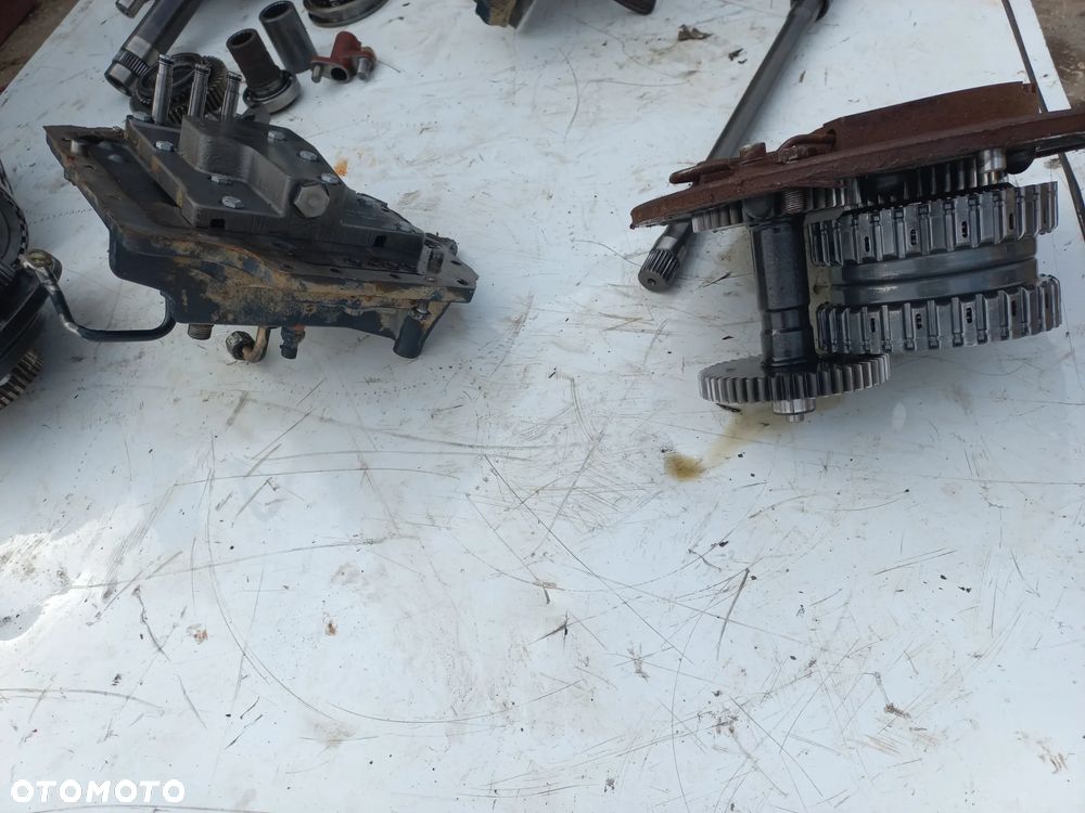 Części skrzyni biegów new holland,case,22647000,47126619,47126736,44980020,5197570,47131252,5198194,R902493582,1525503725,47124320,47127186,KOSZ,wałek,obudowa,most,atak,rozdzielacze hydrauliczne,pompahydrauliki,zwolnice,podnośnik,synchronizator,rewers,ramiona,wom. - 18