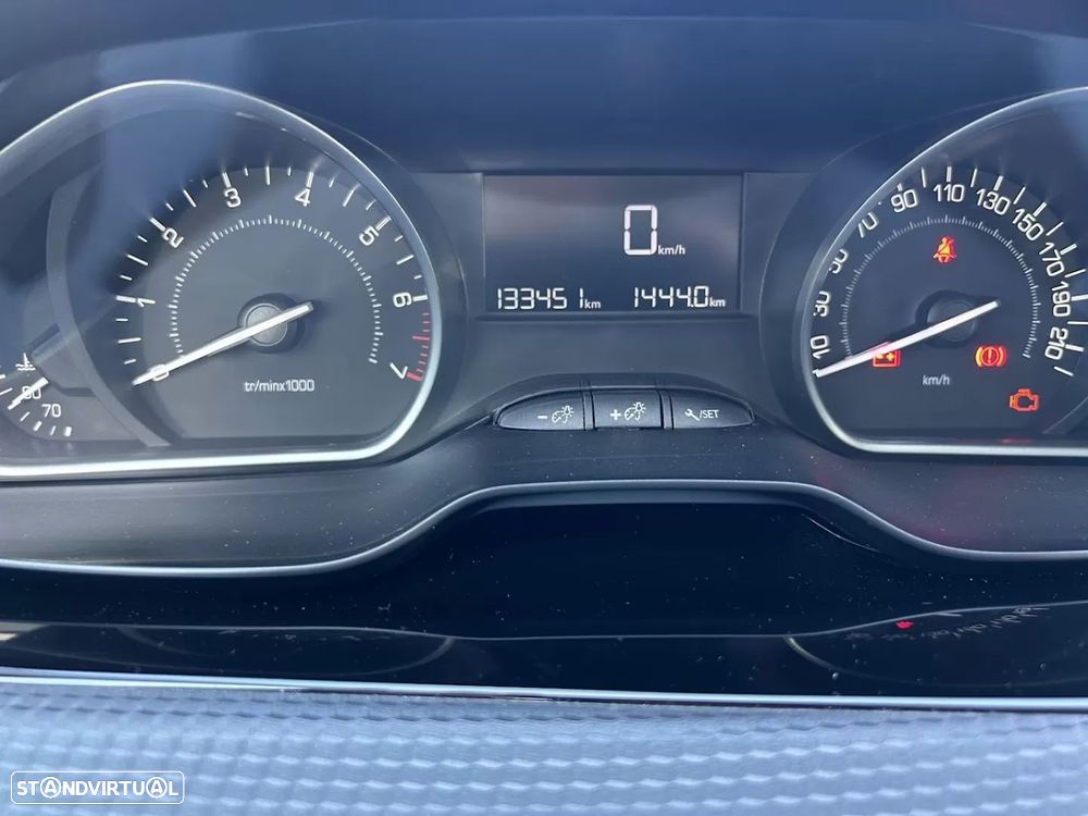 Peugeot 208 1.2 PureTech Style - 10