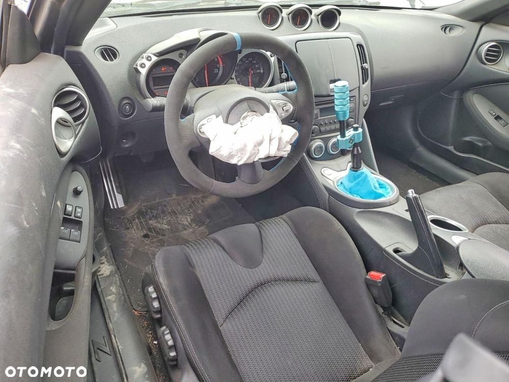 Nissan 370 Z - 7