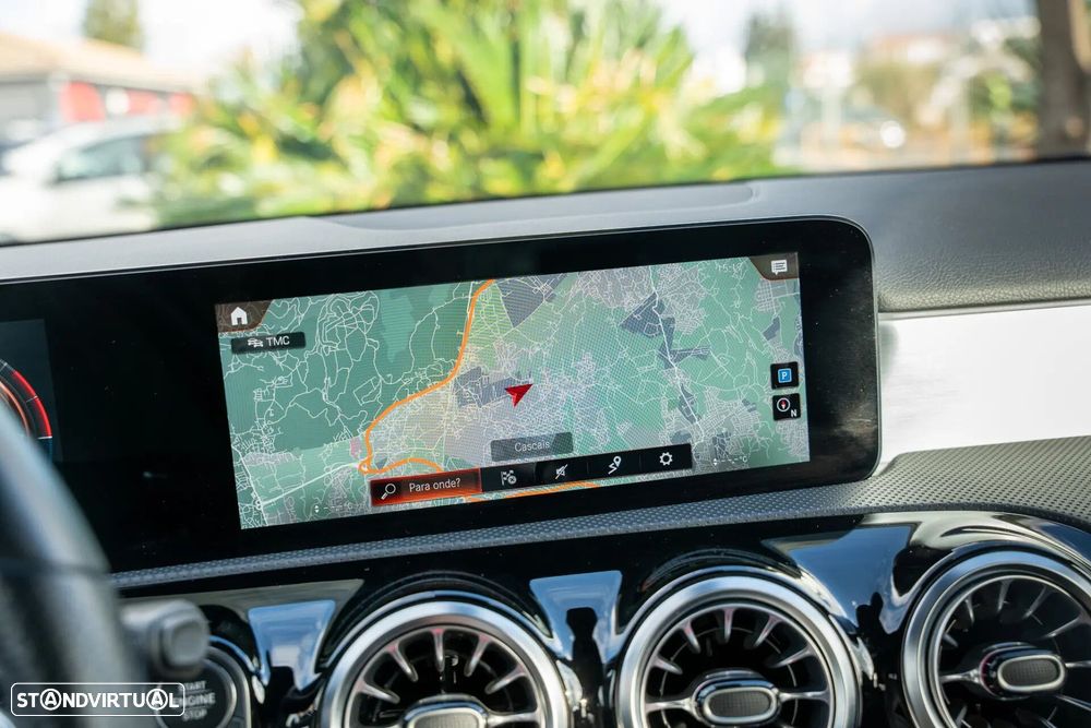 Mercedes-Benz A 250 Limousine e AMG Line - 14