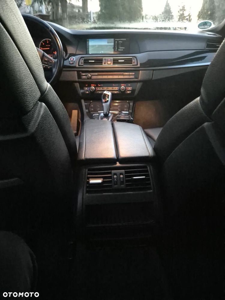BMW Seria 5 525d xDrive - 27