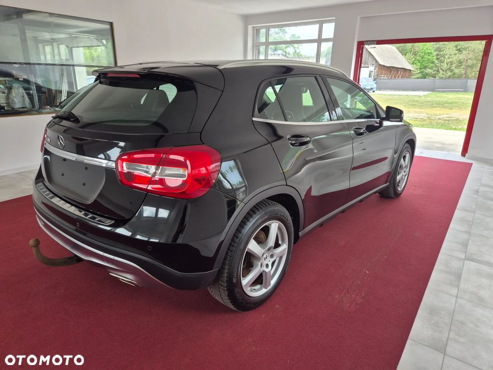 Mercedes-Benz GLA 200 7G-DCT - 7