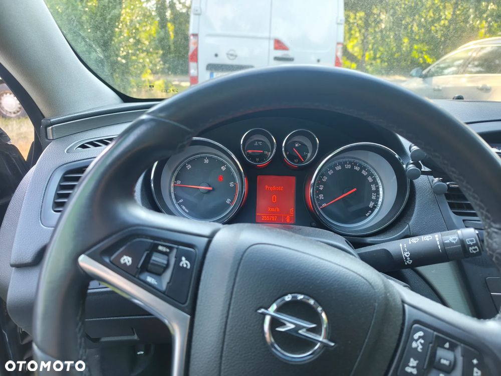 Opel Insignia 2.0 CDTI - 12