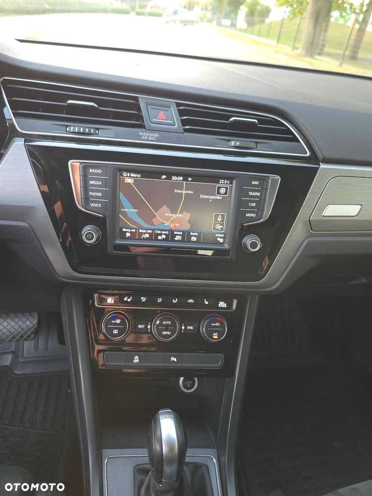 Volkswagen Touran - 8