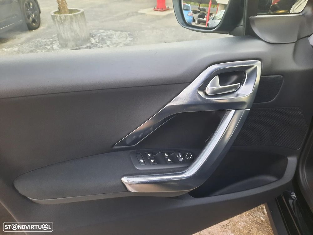 Peugeot 2008 1.6 BlueHDi Allure - 21