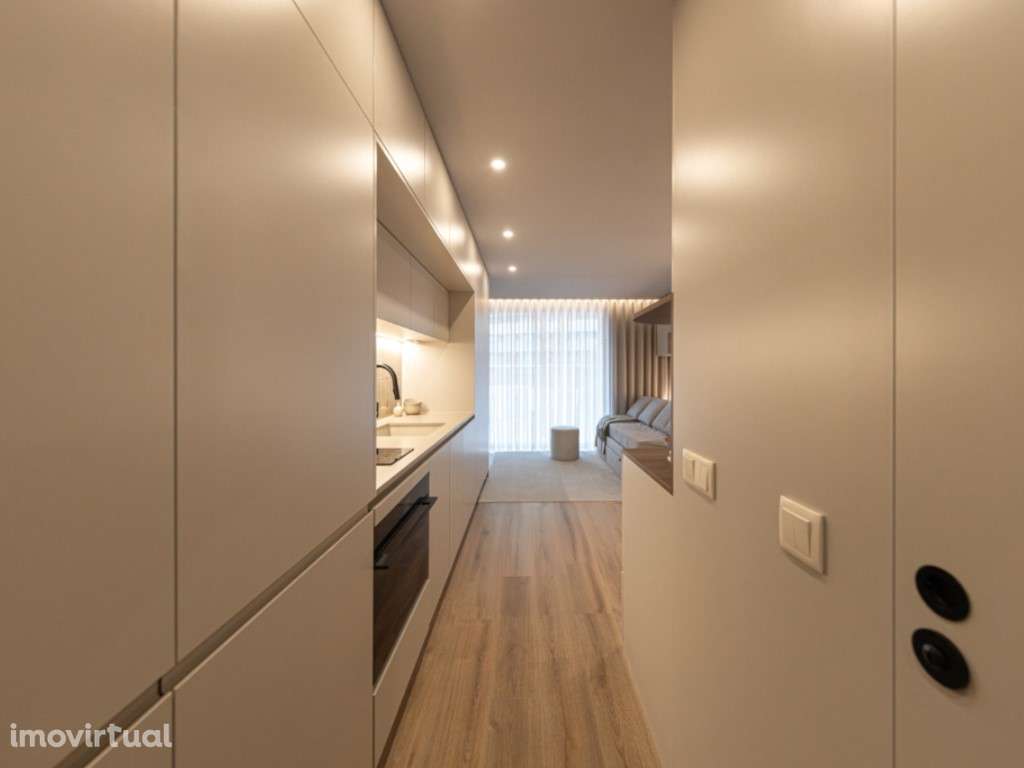 Estúdio T0 com Varanda em Edíficio Emblemático - Grande imagem: 2/23