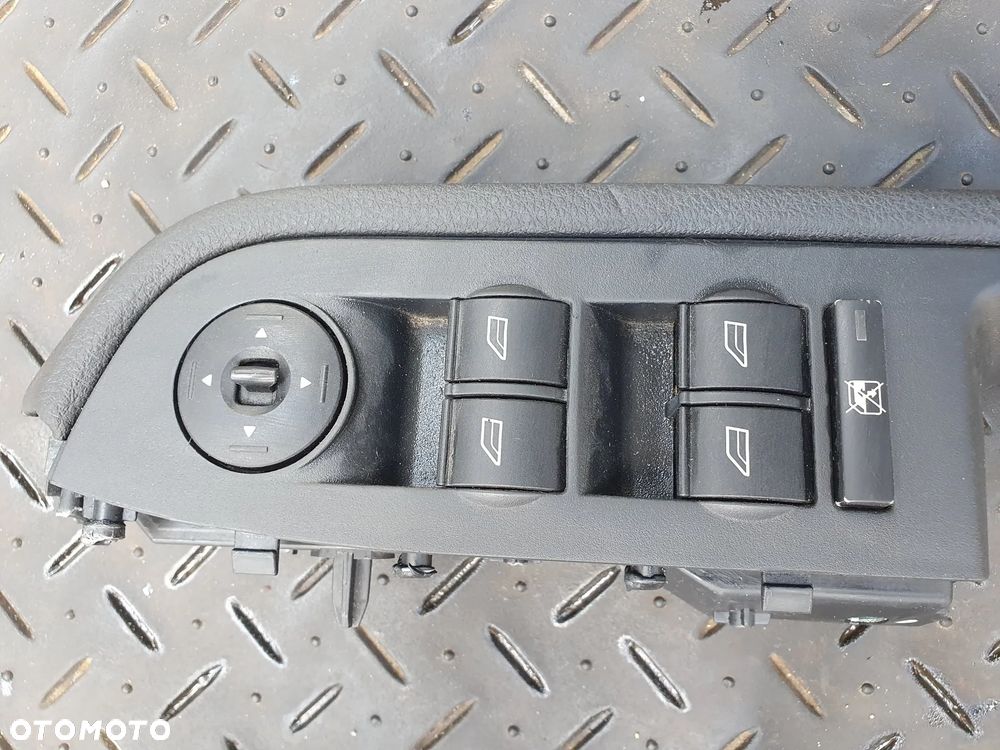 FORD C-MAX BOCZEK UCHWYT RĄCZKA DRZWI PANEL STEROWANIA PRZEŁĄCZNIK SZYB LUSTEREK 3M51-R23943-B 3M5T-14A132-AE - 5