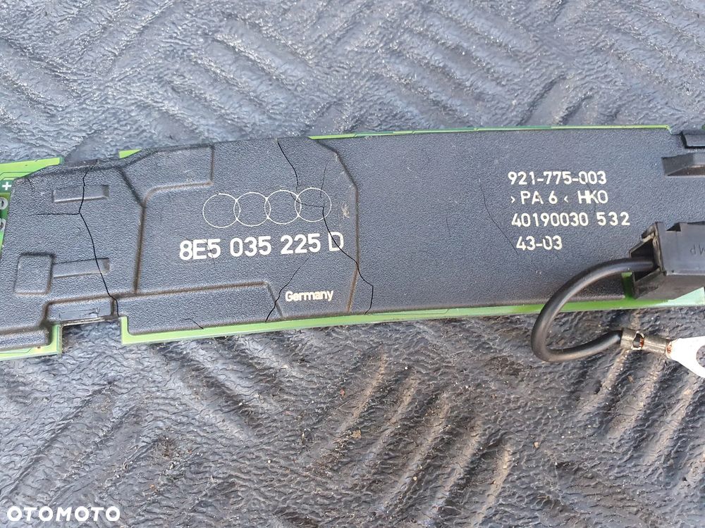 WZMACNIACZ ANTENOWY AUDI A4 B6 SEDAN 8E5035225D - 2