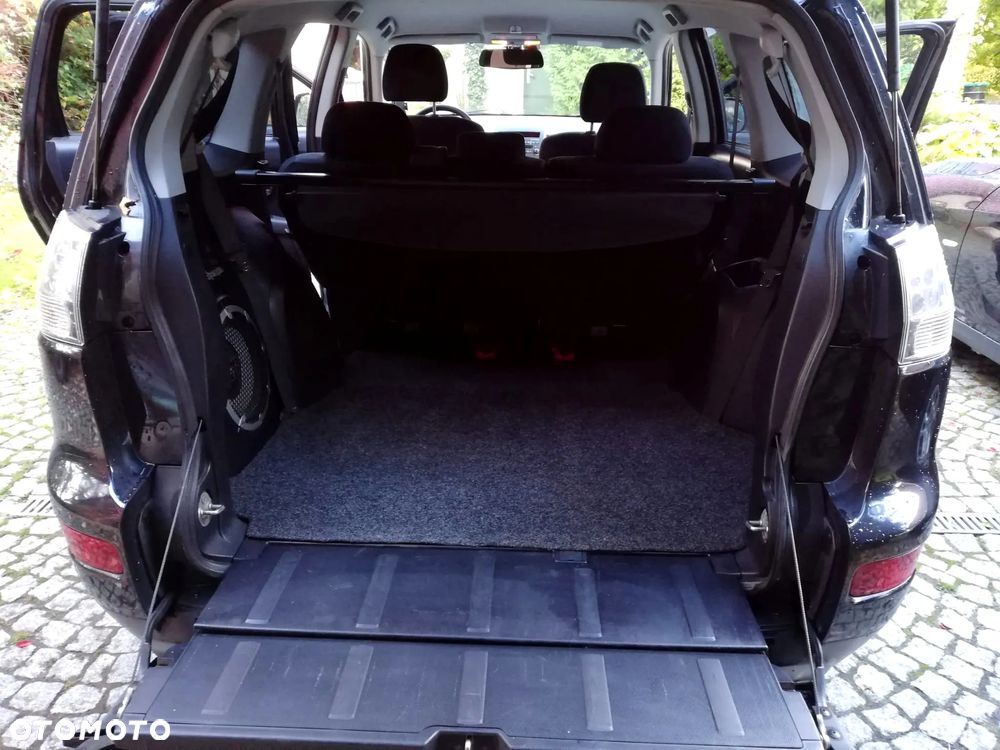 Mitsubishi Outlander - 11