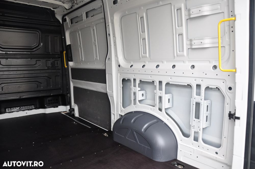 Volkswagen Crafter 2.0 CD MWB - 10