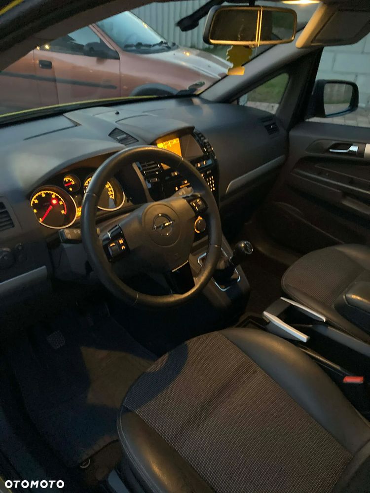 Opel Zafira 1.9 CDTI Cosmo - 4