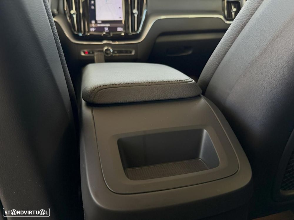 Volvo XC 60 2.0 T6 PHEV R-Design AWD - 39