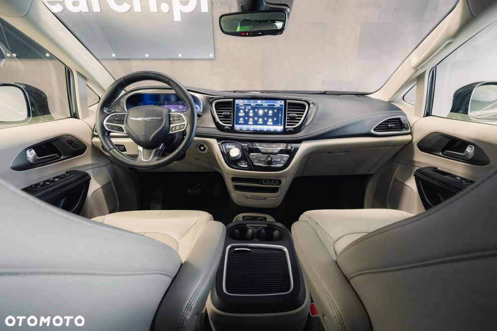 Chrysler Pacifica - 11