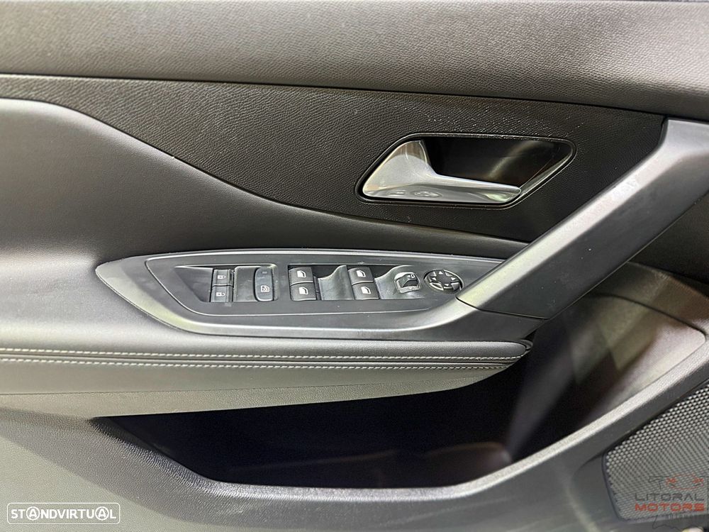 Peugeot 308 1.6 Hybrid Allure Pack e-EAT8 - 17