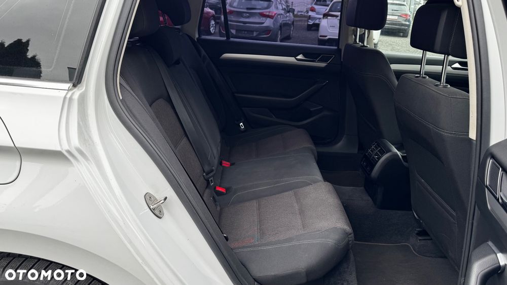 Volkswagen Passat - 24