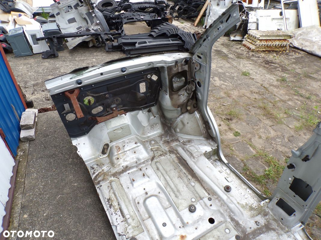 VW T5 CARAVELLE MULTIVAN 04- SŁUPEK PRAWY BOK PRAWY CIĘTY - 8