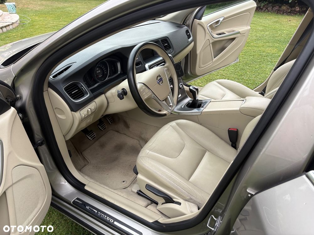 Volvo V60 D4 Drive-E Momentum - 16