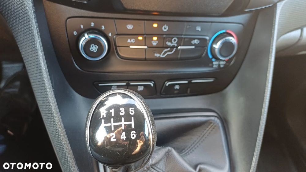 Ford Transit Connect  L2 Długi 3 osobowy - 23