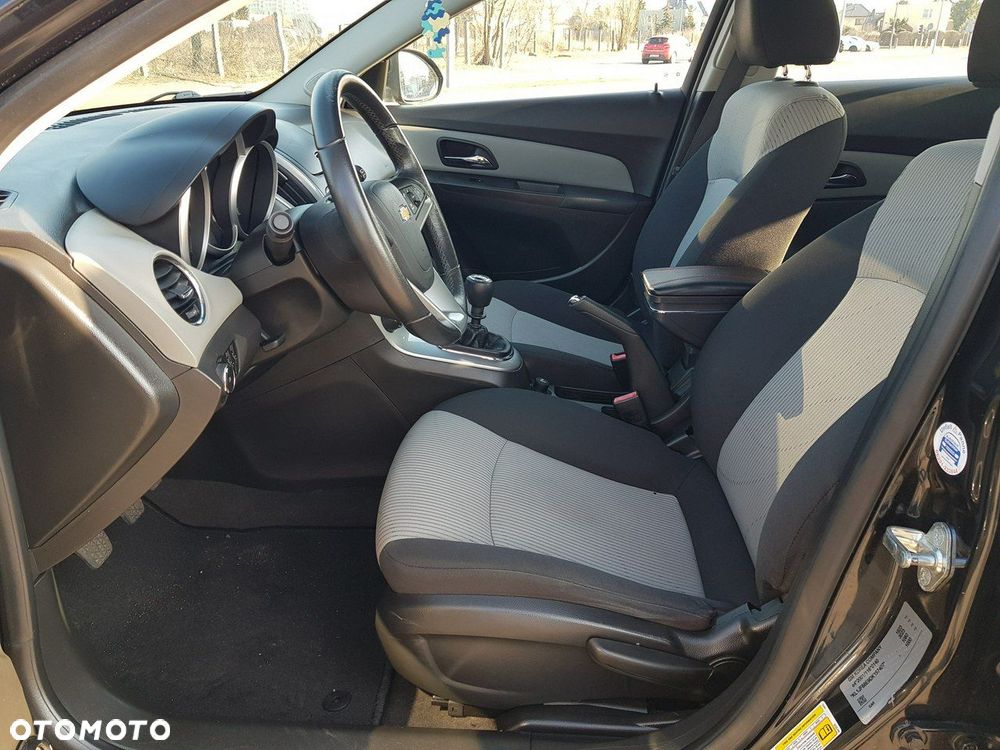 Chevrolet Cruze 1.6 LS - 9
