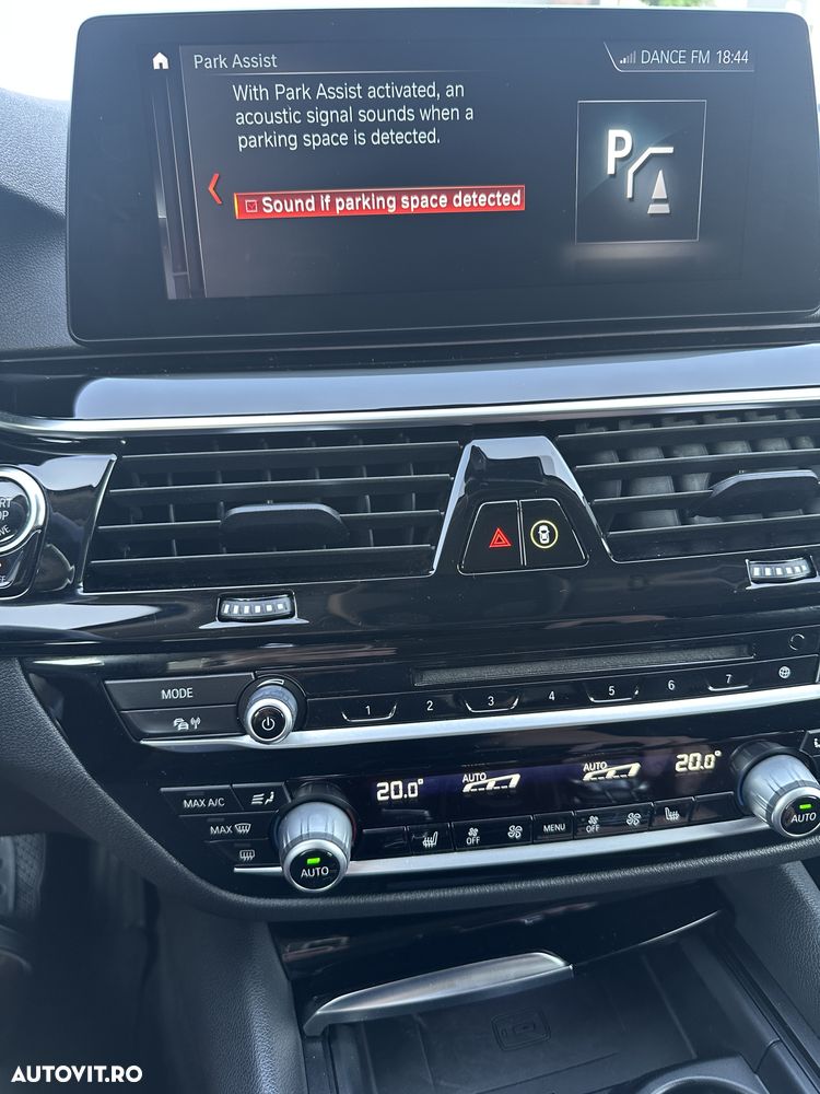 BMW Seria 5 530i xDrive Touring Aut. Sport Line - 35