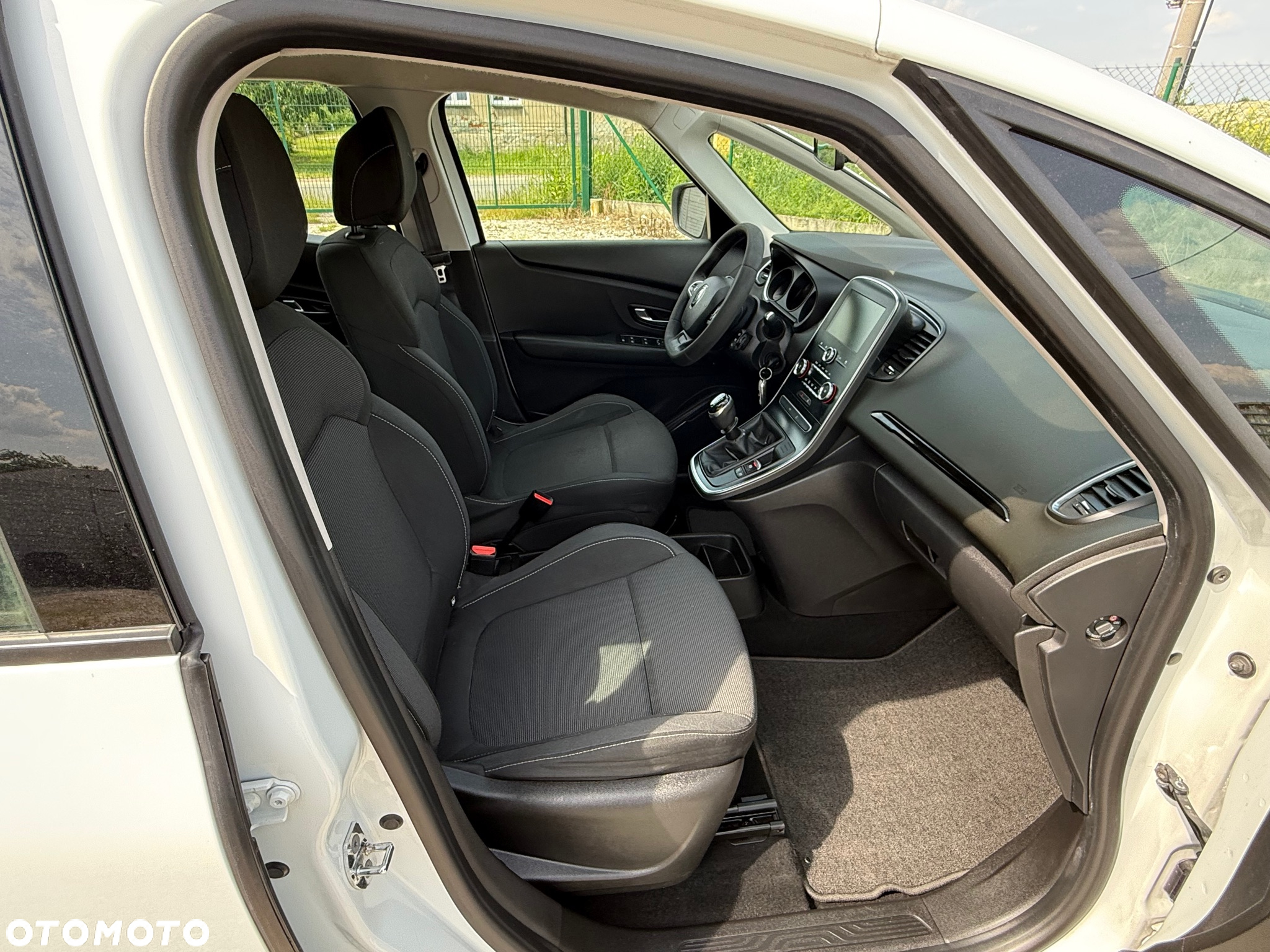 Renault Grand Scenic BLUE dCi 120 BLACK EDITION - 19