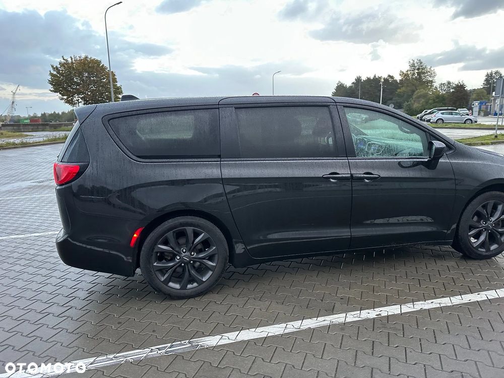 Chrysler Pacifica - 4