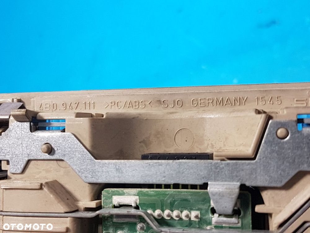 AUDI A6 C5 LAMPKA PODSUFITKI PRZÓD - 6