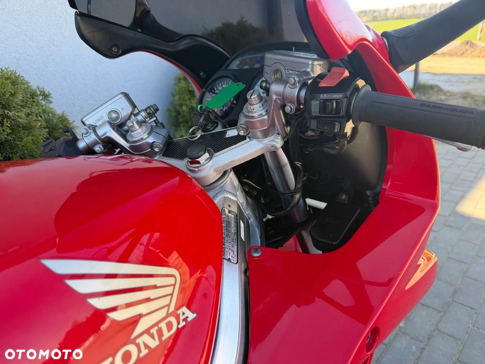 Honda VFR - 29