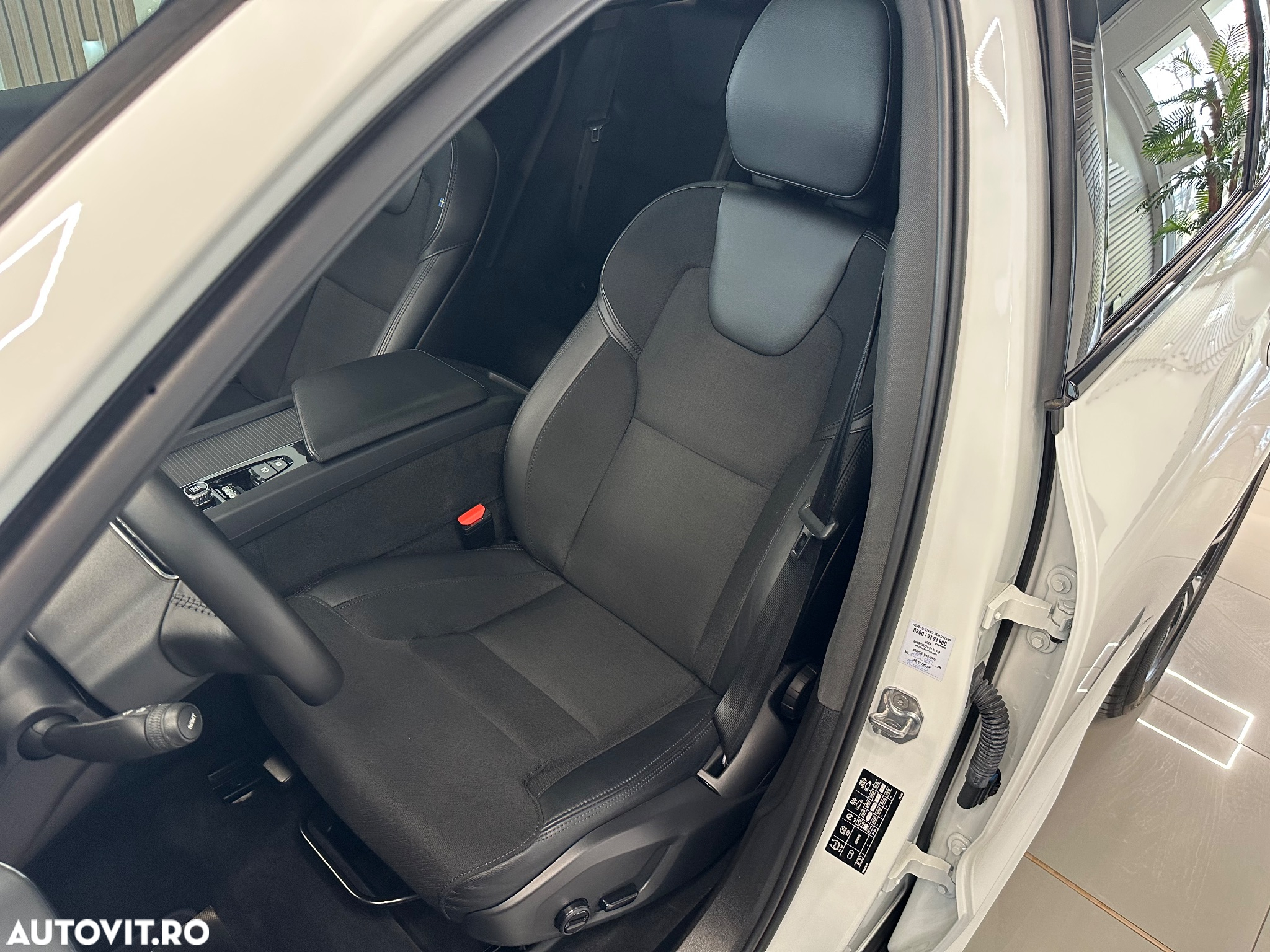 Volvo XC 60 T6 AWD Recharge Geartronic RDesign Expression - 15