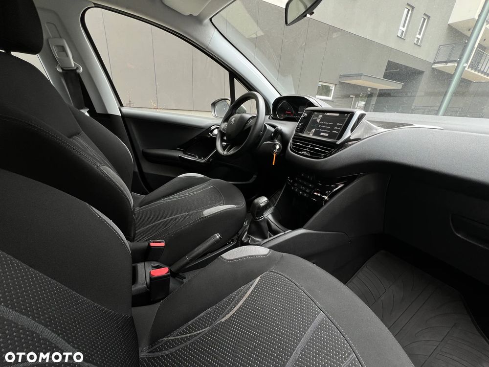 Peugeot 208 - 7