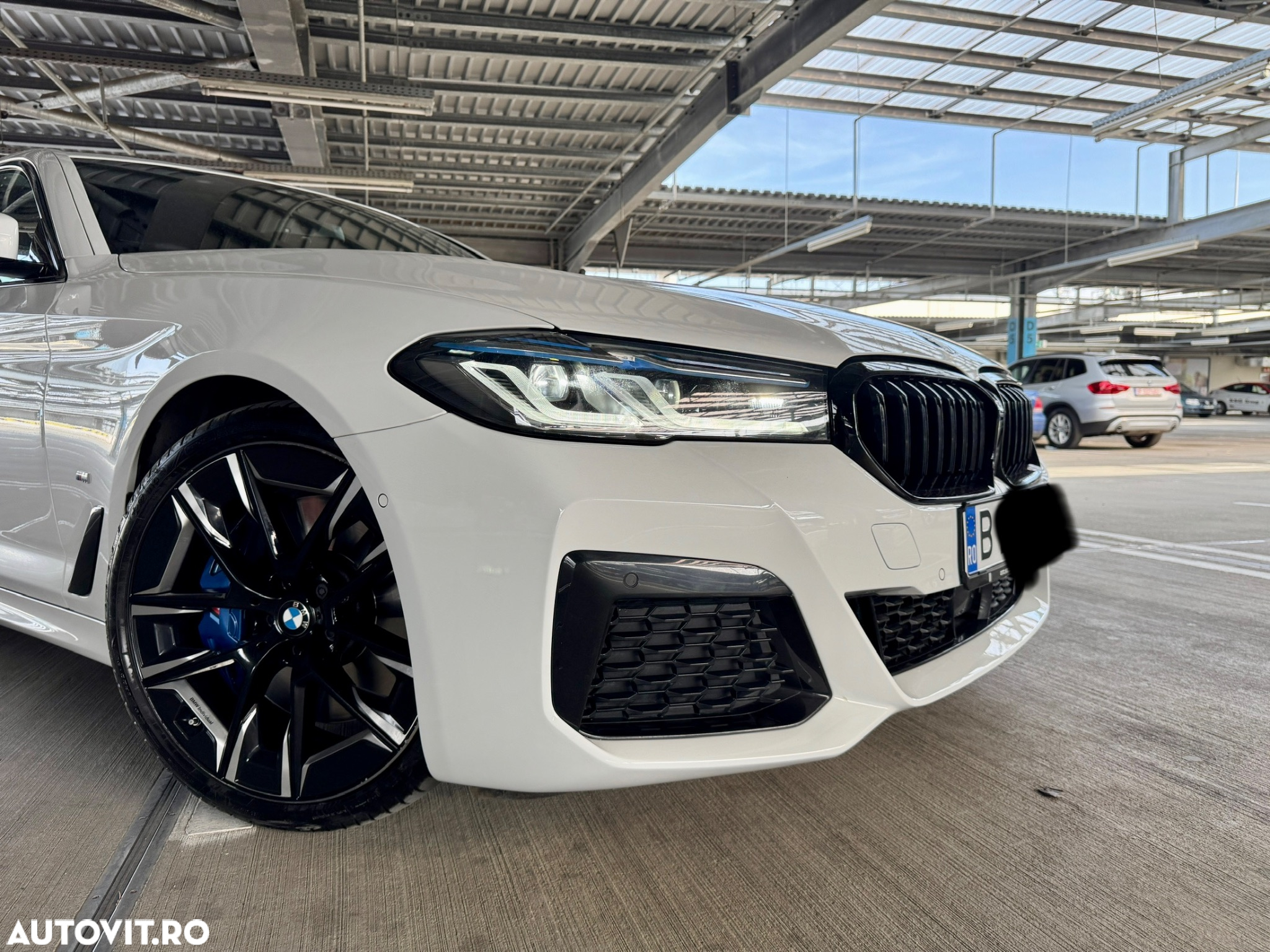 BMW Seria 5 530d xDrive AT MHEV - 31