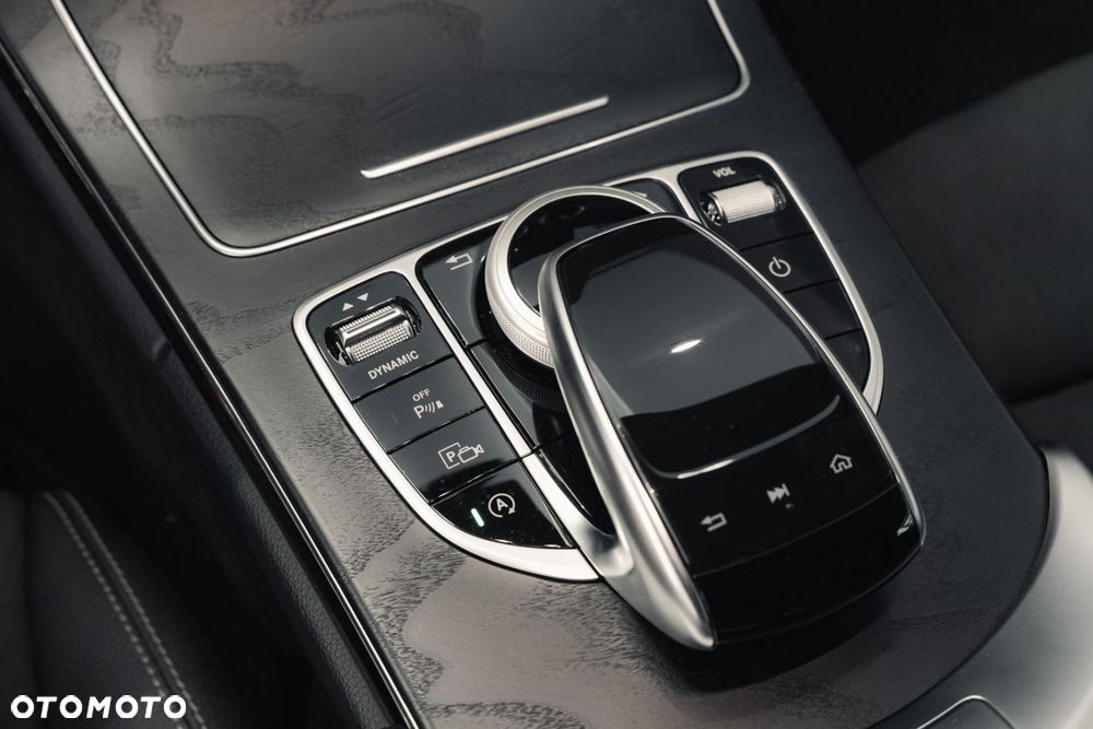 Mercedes-Benz Klasa C 300 9G-TRONIC - 24