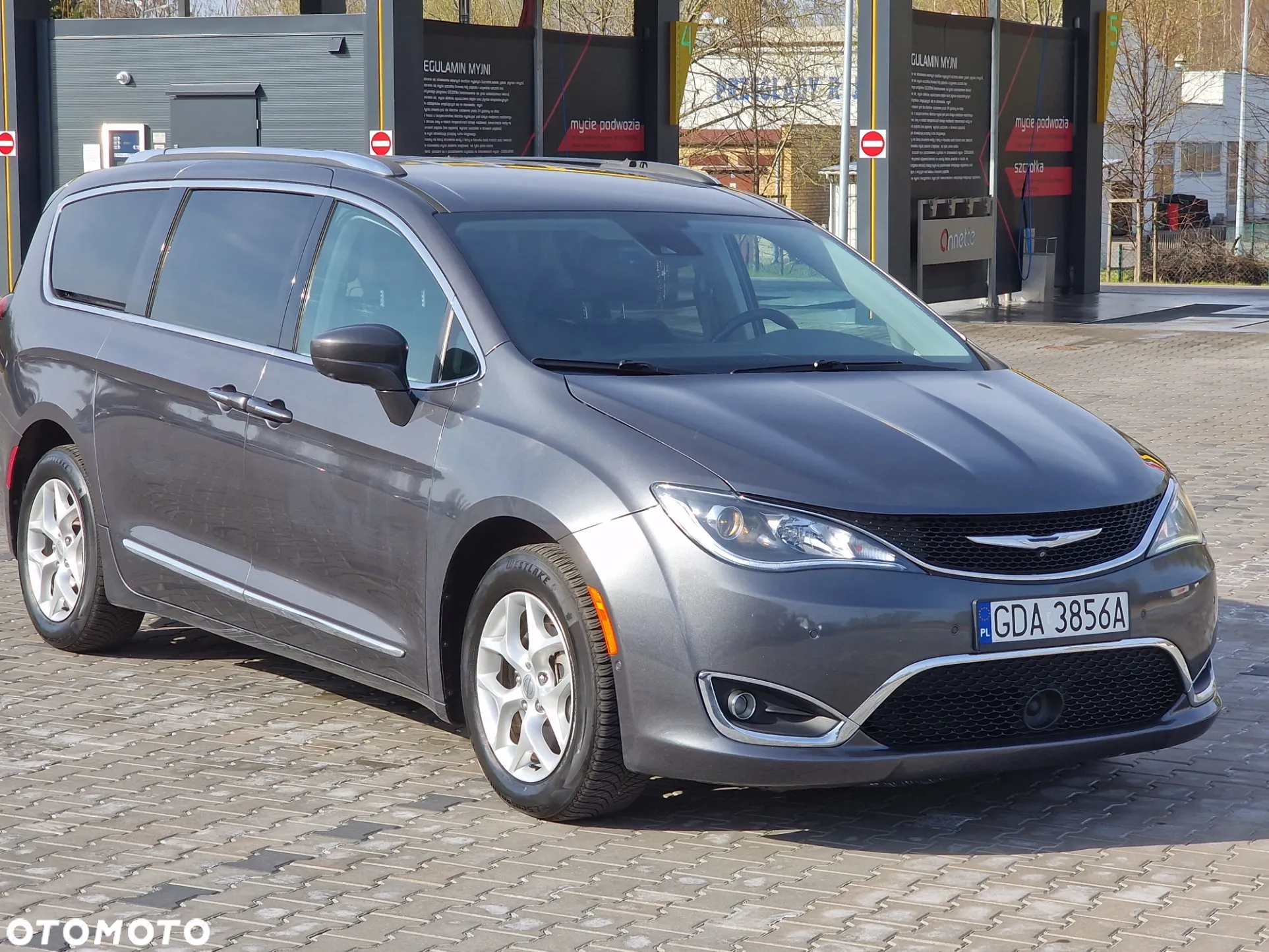 Chrysler Pacifica - 5