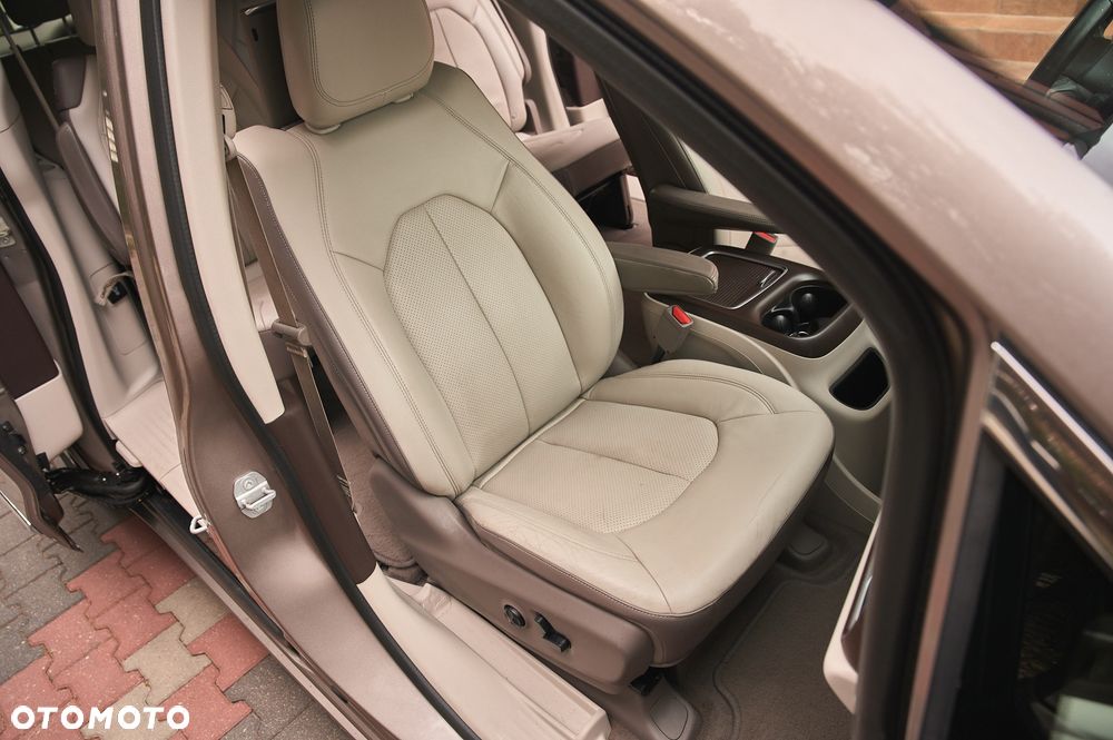 Chrysler Pacifica - 28