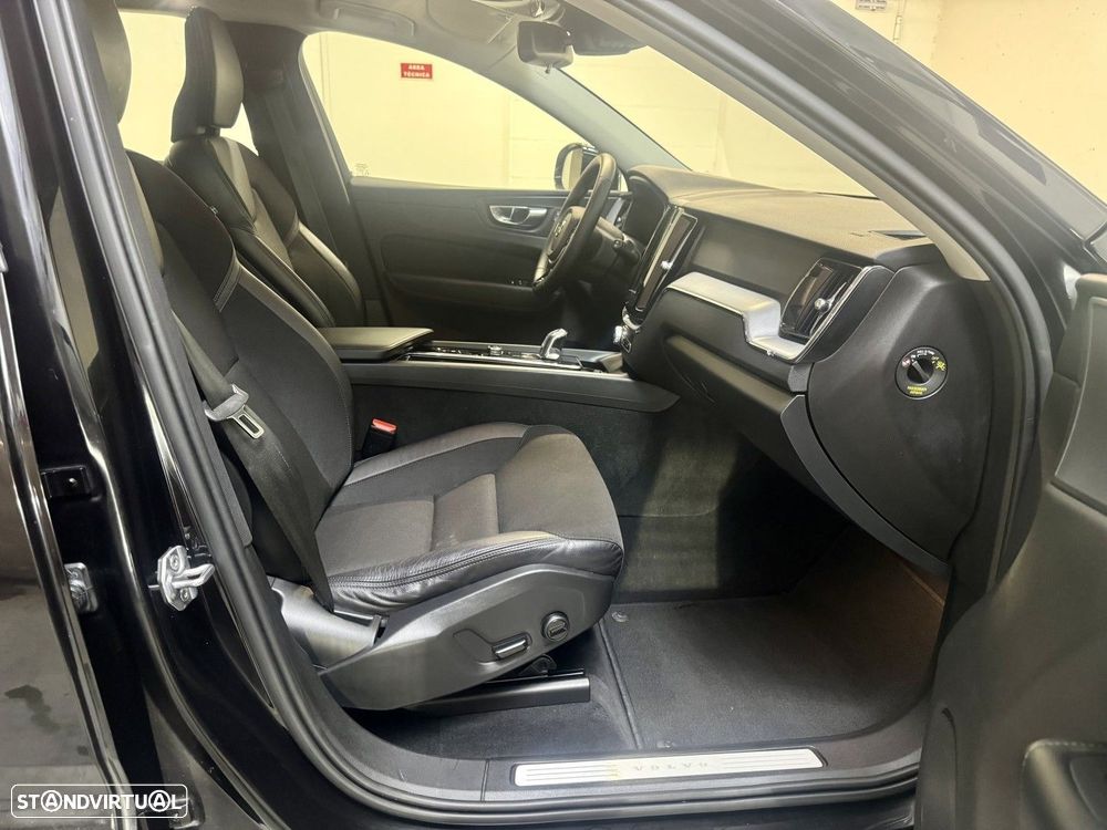 Volvo XC 60 2.0 T8 PHEV R-Design AWD - 28