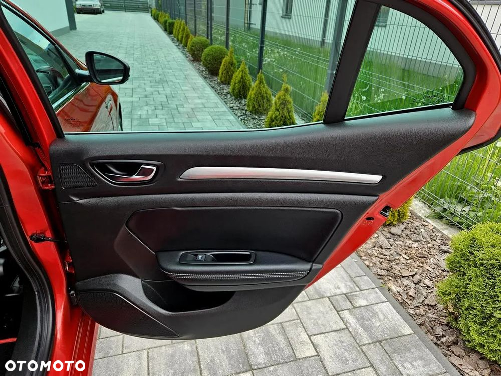 Renault Megane ENERGY TCe 130 Start & Stop Paris Business - 29