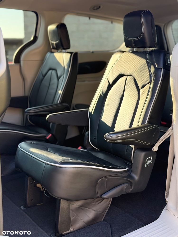 Chrysler Pacifica - 20