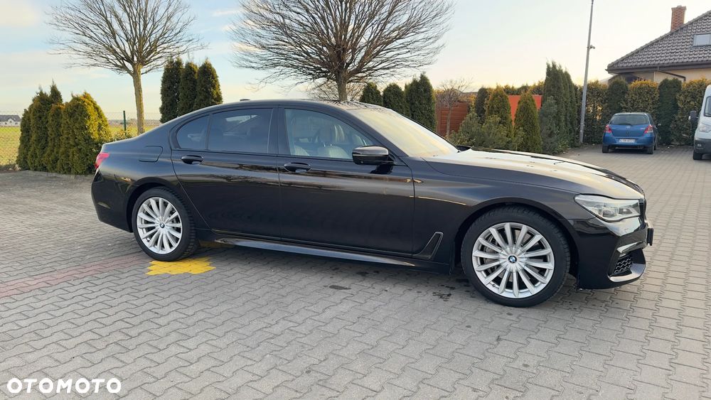 BMW Seria 7 750i xDrive - 2