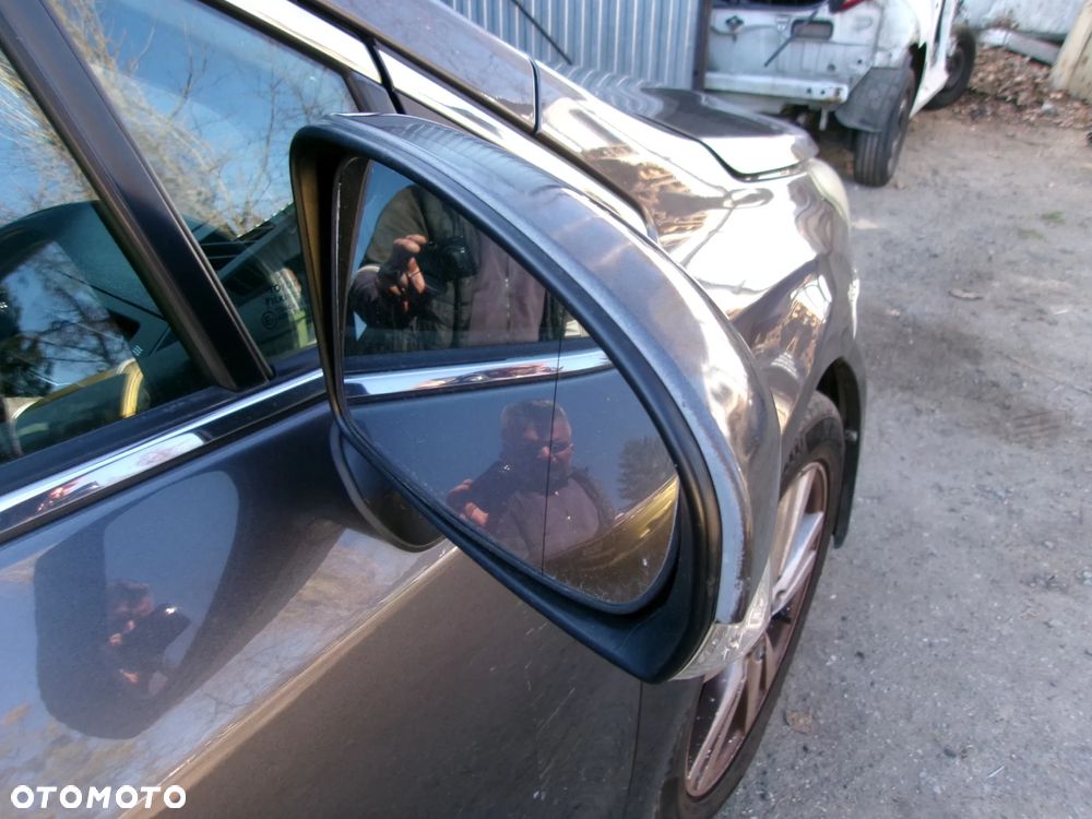 LUSTERKO PRAWE ZEW.TOYOTA AVENSIS T27 09-14 UK 1G3 - 2