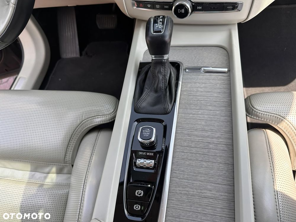 Volvo XC 60 D5 SCR AWD Inscription - 17