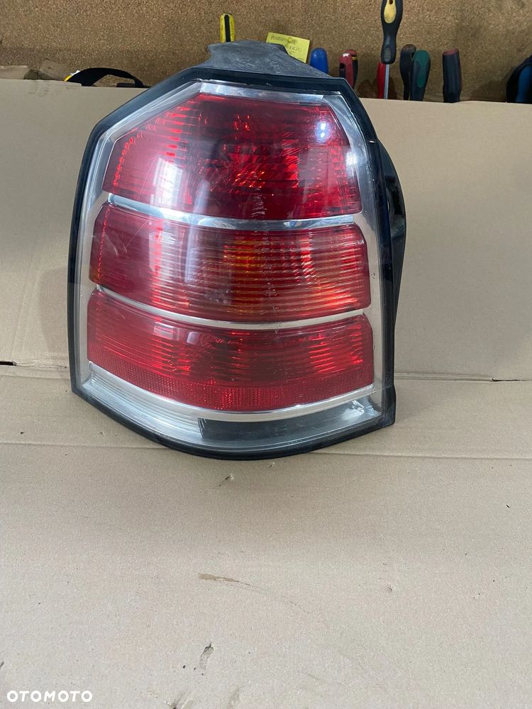 LAMPA LEWA TYŁ TYLNA OPEL ZAFIRA B - 1
