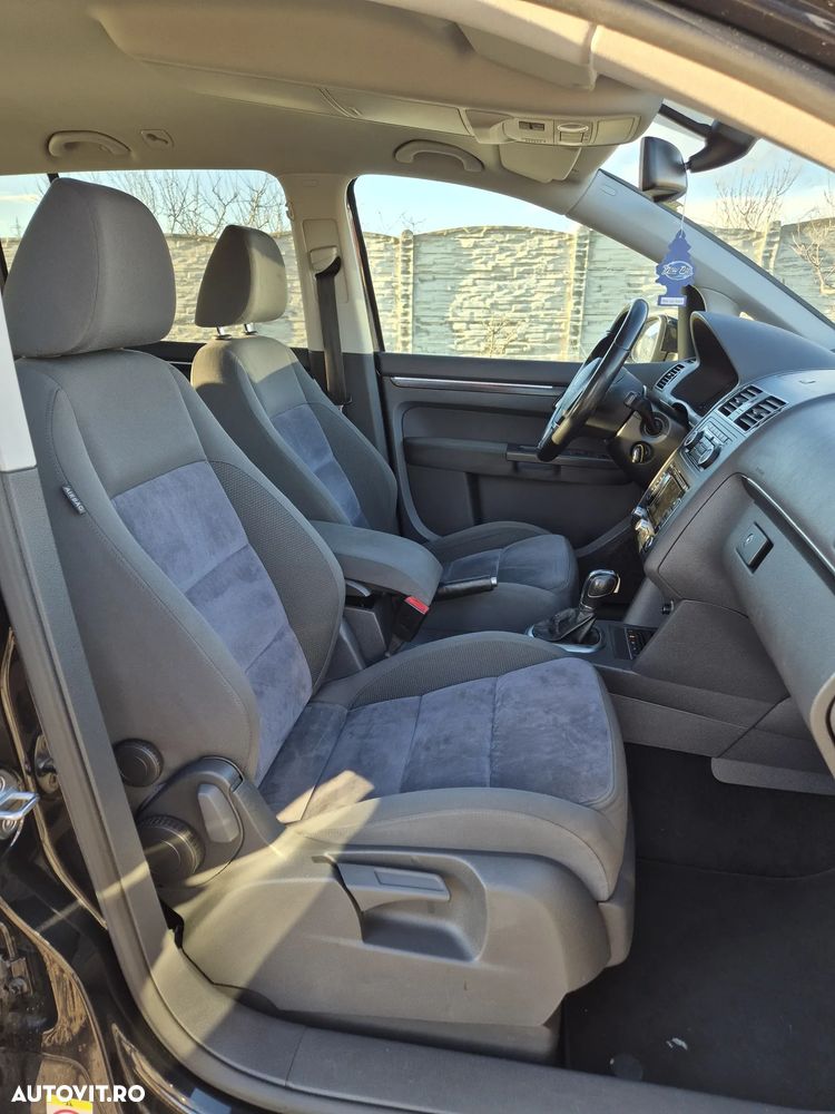 Volkswagen Touran 2.0 TDI DPF BlueMotion Technology DSG MATCH - 9