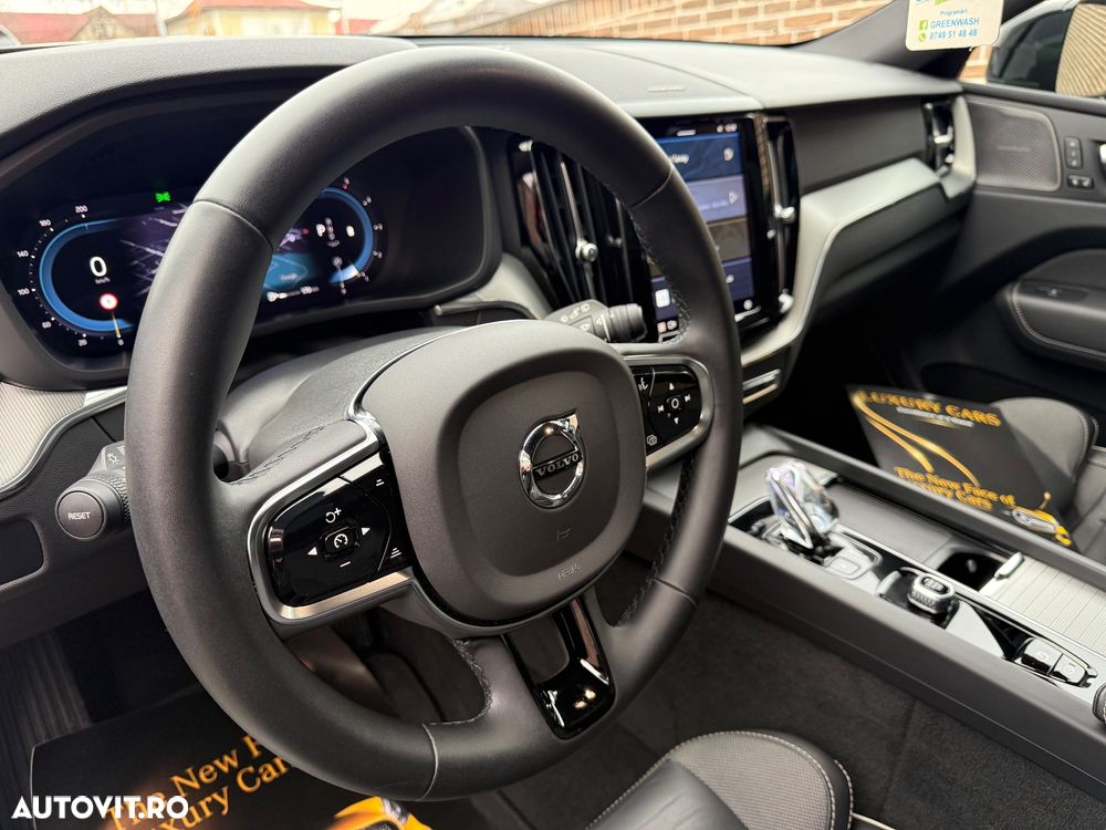 Volvo XC 60 B4 MHEV AT AWD Ultimate Dark - 30