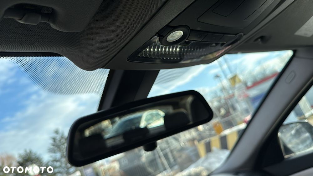 BMW Seria 5 520d Luxury Line - 28