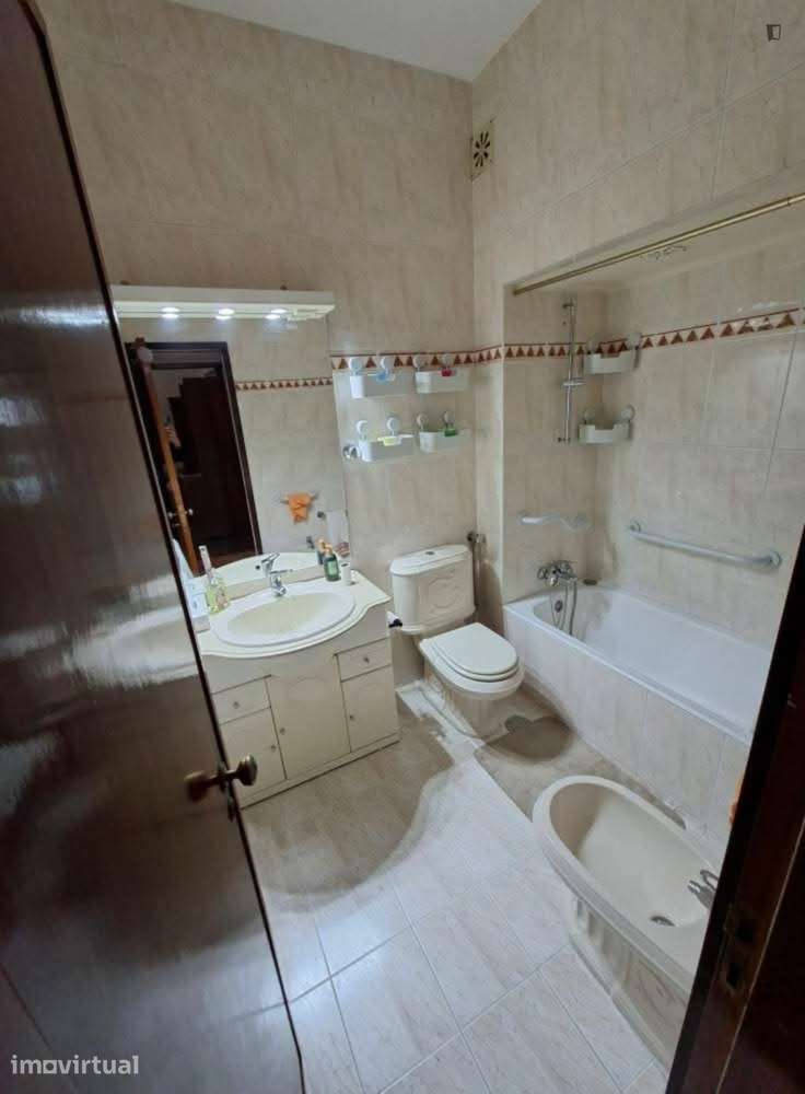 Quarto - localizado em Rio Tinto Porto - Grande imagem: 5/6